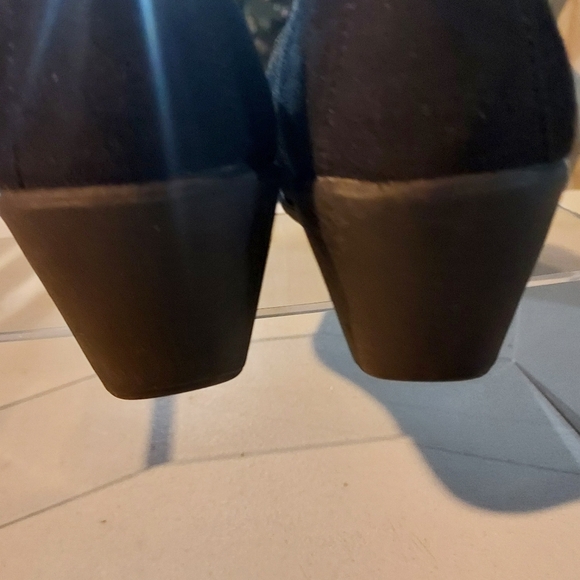 Womans Black suede Wedge size 7.5wide - Picture 3 of 6